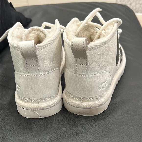 UGG  White and Black Logo Boots - Picture 4 of 9